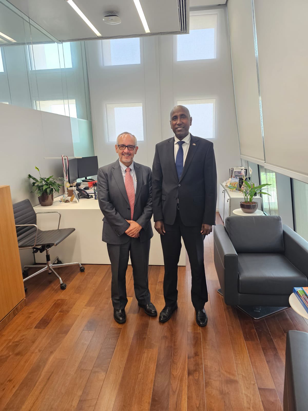 Ambassador Meets with Higher Education president at Qatar Foundation